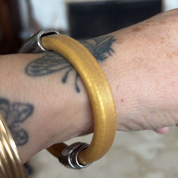 New! Handcrafted Leather Cuff Style Bracelet - Picture 3 of 9